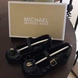 Black Michael Kors pat and leather heeled shoes